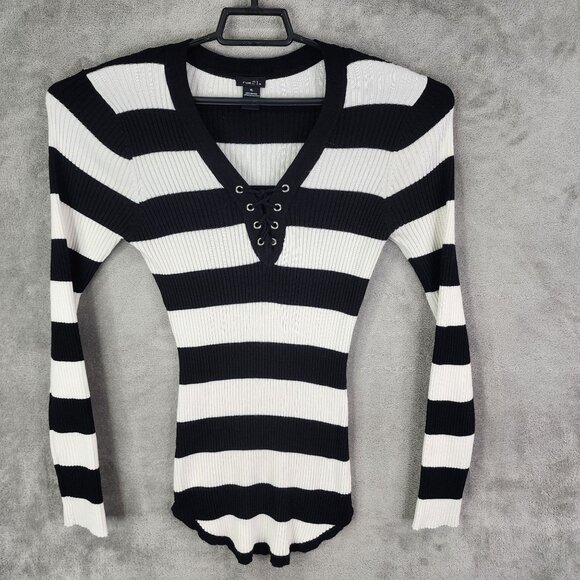 Womens Rue21 Black & White Striped Ribbed Top Long Sleeve V Neck Lace Up Size XL - Picture 2 of 8